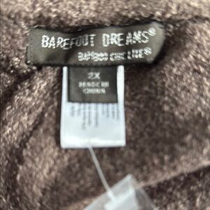 Barefoot Dreams bamboo chique lite wide leg lounge pants.